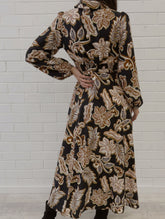 Deep V-neck long-sleeved dress with waist